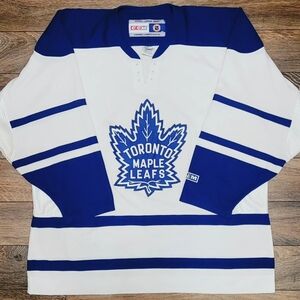 Adult XL CCM Toronto Maple Leafs NHL Hockey Jersey Signed by Wendel Clark